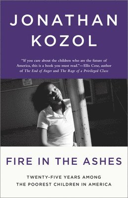 Jonathan Kozol - Fire in the Ashes: Twenty-Five Years Among the Poorest Children in America, Häftad