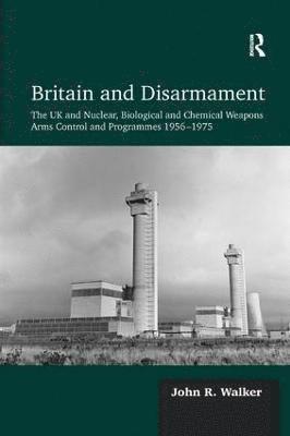 John R. Walker - Britain and Disarmament, Inbunden