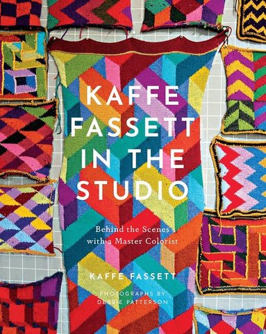 Kaffe Fassett - Kaffe Fassett in the Studio: Behind the Scenes with a Master Colorist, Inbunden