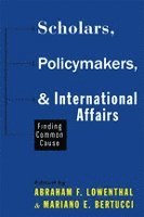 bokomslag Scholars, Policymakers, and International Affairs