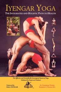 bokomslag Iyengar Yoga the Integrated and Holistic Path to Health