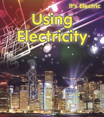 Chris Oxlade - Using Electricity, Häftad