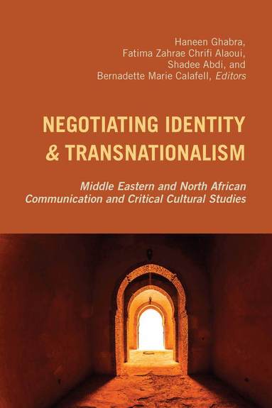 Haneen Ghabra, Fatima Zahrae Chrifi Alaoui, Shadee Abdi, Bernadette Marie Calafell - Negotiating Identity and Transnationalism, Inbunden