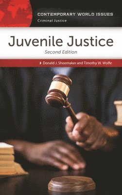 Donald J. Shoemaker, Timothy W. Wolfe - Juvenile Justice, Inbunden