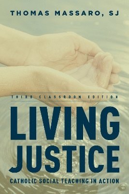 bokomslag Living Justice