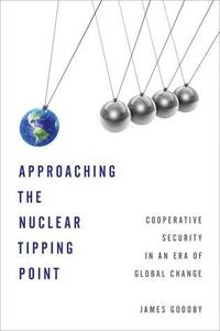 bokomslag Approaching the Nuclear Tipping Point