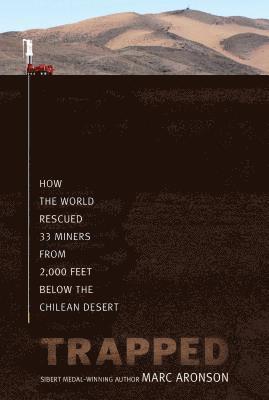 Marc Aronson - Trapped: How the World Rescued 33 Miners from 2,000 Feet Below the Chilean Desert, Häftad