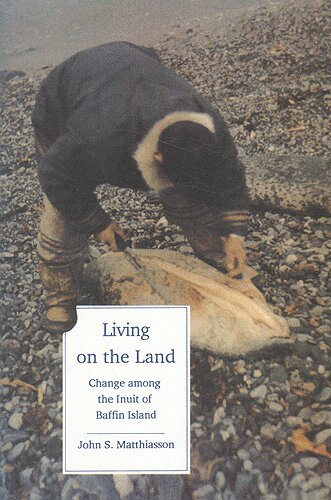 John S. Matthiasson - Living on the Land, Häftad
