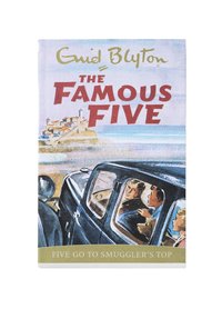 bokomslag Famous Five Go To Smuggler's Top