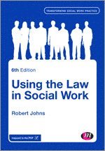 Robert Johns - Using the Law in Social Work, Inbunden