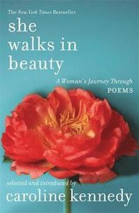 bokomslag She Walks in Beauty: A Woman's Journey Through Poems