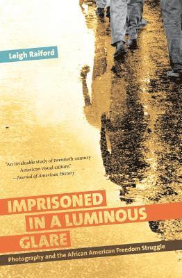 bokomslag Imprisoned in a Luminous Glare: Photography and the African American Freedom Struggle
