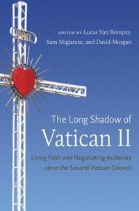 bokomslag The Long Shadow of Vatican II: Living Faith and Negotiating Authority Since the Second Vatican Council