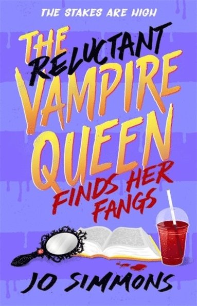 bokomslag The Reluctant Vampire Queen Finds Her Fangs (The Reluctant Vampire Queen 3)