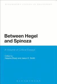 bokomslag Between Hegel and Spinoza
