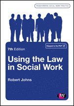 Robert Johns - Using the Law in Social Work, Häftad