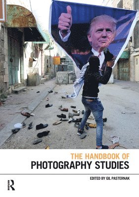 bokomslag Handbook of Photography Studies