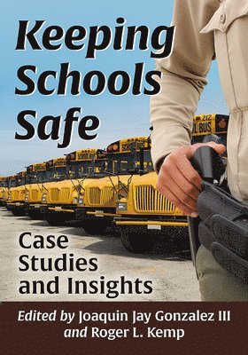 Joaquin Jay Gonzalez, Roger L. Kemp - Keeping Schools Safe, Häftad
