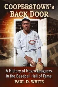 bokomslag Cooperstown's Back Door: A History of Negro Leaguers in the Baseball Hall of Fame