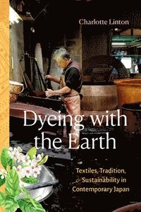 bokomslag Dyeing with the Earth