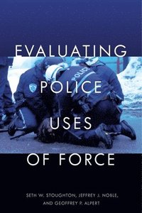 bokomslag Evaluating Police Uses of Force