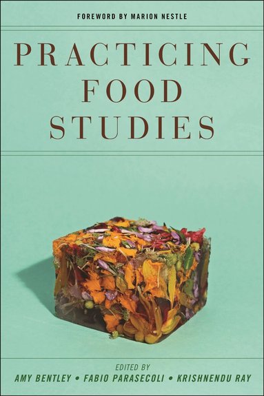 Amy Bentley, Fabio Parasecoli, Krishnendu Ray - Practicing Food Studies, Häftad