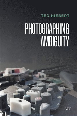 bokomslag Photographing Ambiguity