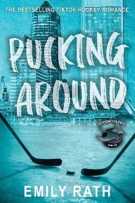 Emily Rath - Pucking Around: A Why Choose Hockey Romance, Häftad