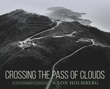 bokomslag Crossing the Pass of Clouds