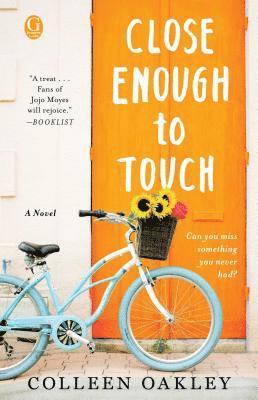 Colleen Oakley - Close Enough to Touch, Häftad