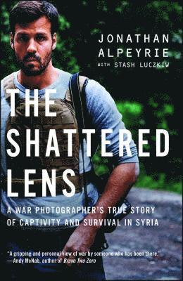 bokomslag The Shattered Lens: A War Photographer's True Story of Captivity and Survival in Syria