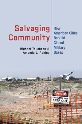 Michael Touchton, Amanda J. Ashley - Salvaging Community, Häftad