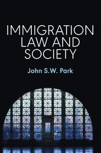 bokomslag Immigration Law and Society