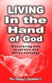bokomslag Living in the Hand of God