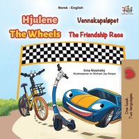 bokomslag The Wheels - The Friendship Race (Norwegian English Bilingual Kids Book)