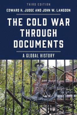 bokomslag The Cold War through Documents