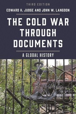 bokomslag Cold War through Documents: A Global History