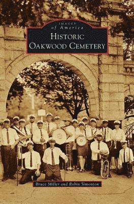 Bruce Miller, Robin Simonton - Historic Oakwood Cemetery, Inbunden