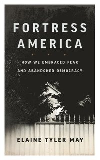 bokomslag Fortress America: How We Embraced Fear and Abandoned Democracy