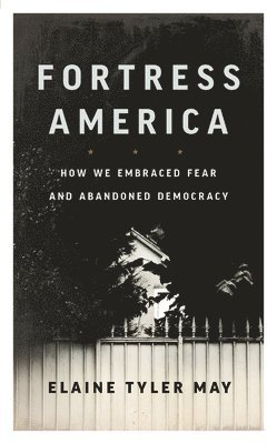 bokomslag Fortress America: How We Embraced Fear and Abandoned Democracy