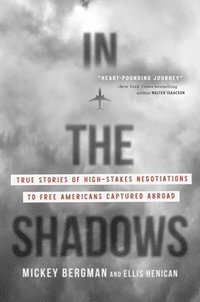 bokomslag In the Shadows: True Stories of High-Stakes Negotiations to Free Americans Captured Abroad