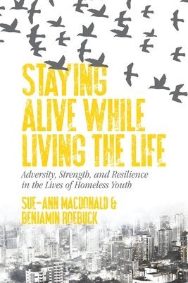 Sue-Ann MacDonald, Benjamin Roebuck - Staying Alive While Living the Life, Häftad