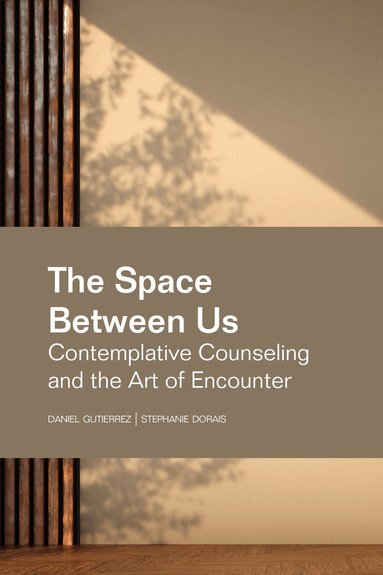 Daniel Gutierrez, Stephanie Dorais - Space Between Us, Häftad