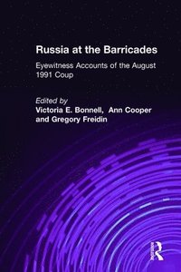 bokomslag Russia at the Barricades