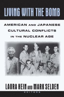 Laura E. Hein, Mark Selden - Living with the Bomb: American and Japanese Cultural Conflicts in the Nuclear Age, Inbunden