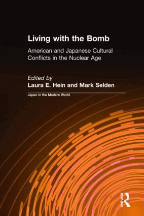 Laura E. Hein, Mark Selden - Living with the Bomb: American and Japanese Cultural Conflicts in the Nuclear Age, Häftad