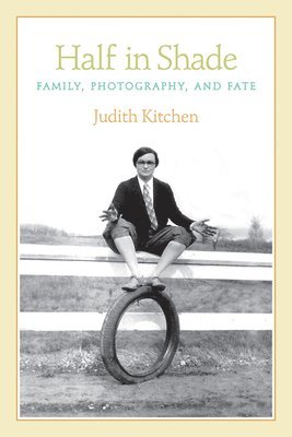 Judith Kitchen - Half in Shade: Family, Photography, and Fate, Häftad