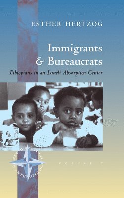 Esther Hertzog - Immigrants and Bureaucrats, Inbunden