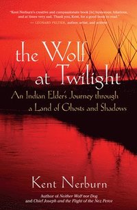 bokomslag The Wolf at Twilight: An Indian Elder's Journey Through a Land of Ghosts and Shadows