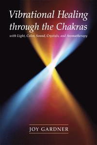bokomslag Vibrational Healing Through the Chakras: With Light, Color, Sound, Crystals, and Aromatherapy